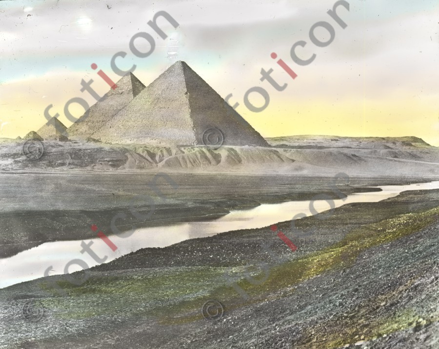 Pyramiden von Gizeh | Pyramids of Giza - Foto foticon-simon-008-019.jpg | foticon.de - Bilddatenbank für Motive aus Geschichte und Kultur